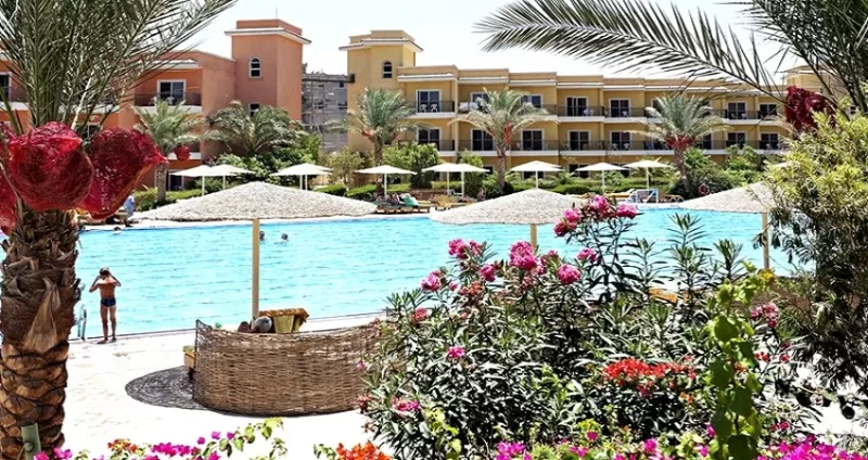 فندق ثرى كورنرز صنى بيتش الغردقة -حمام السباحة