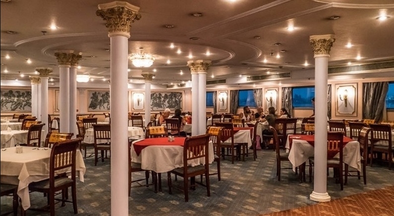 نايل دولفين المطعم