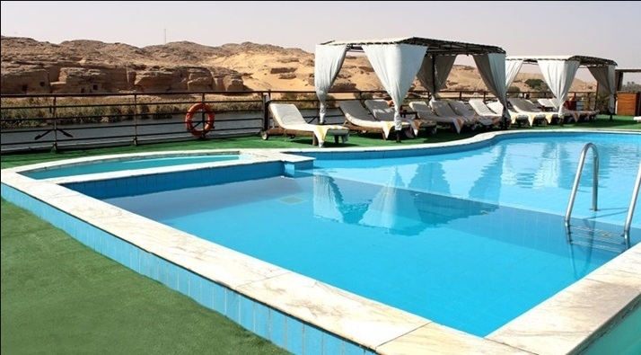 نايل دولفين المسبح 