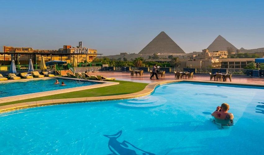 regency pyramids pool