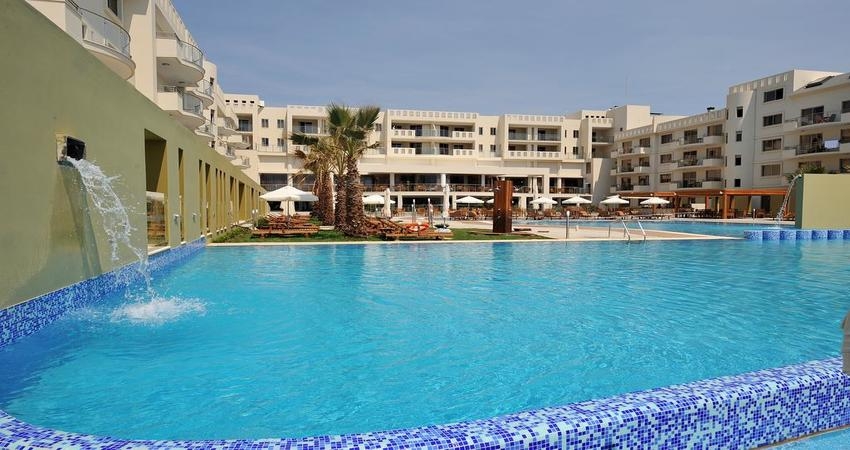 فندق كابيتال كوست قبرص - حمام السباحة