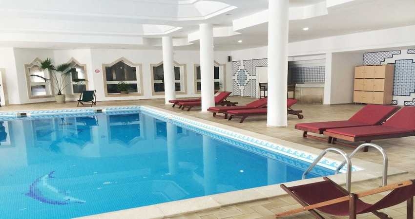 فندق لا كورون - حمام السباحة