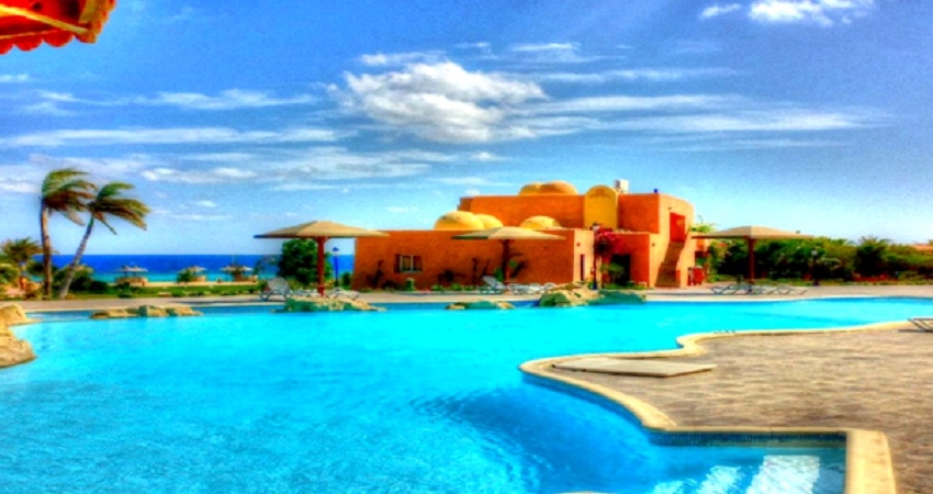 فندق وادي لحمي مرسى علم - حمام السباحة