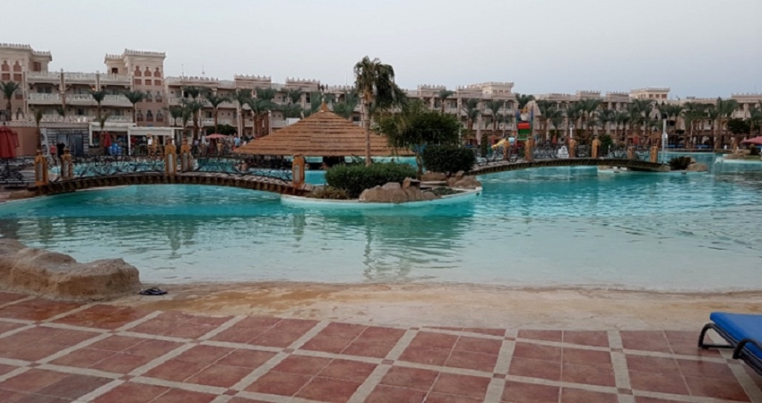 فندق بيتش الباتروس ريزورت الغردقة - حمام السباحة