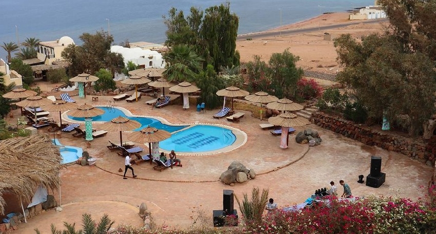 فندق القمر البدوي دهب-حمام السباحه