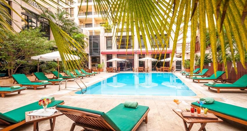 فندق لو كومودور بيروت - حمام السباحة بالفندق