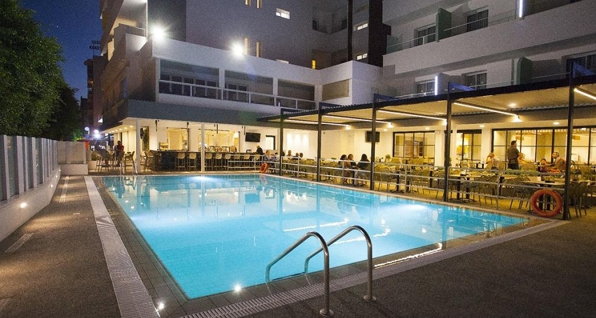 فندق بيفكوس ليماسول قبرص - حمام السباحه